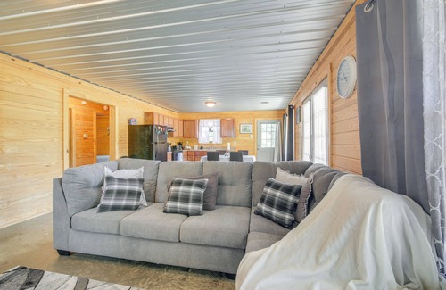 Sardis Cabina | 5 Mi to Sardis Lake: Pet-Friendly Cabin Rental