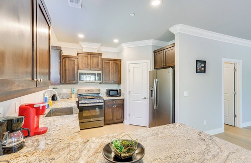 Shasta Lake Casa | 5 Mi to Shasta Lake: Newly Built Home w/ Backyard!