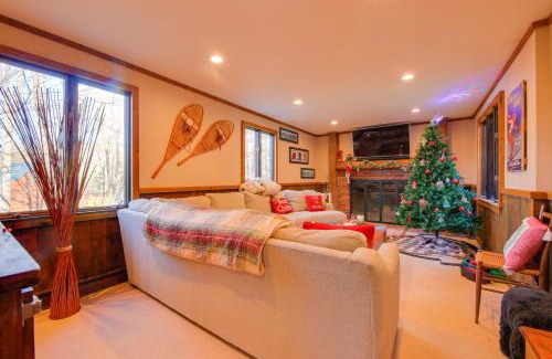 Killington Casa | 5 Mi to Skiing Home with Hot Tub and Patio!