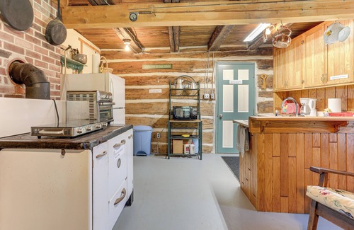 Penfield Cabina | 5 Mi to State Parks: Penfield Cabin w/Fire Pit!