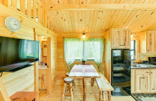 Selinsgrove Casa | 5 Mi to Susquehanna Boating! Secluded Log Cabin