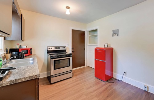 Charlotte Casa | 5 Mi to Uptown: Charlotte Hideaway w/ Yard