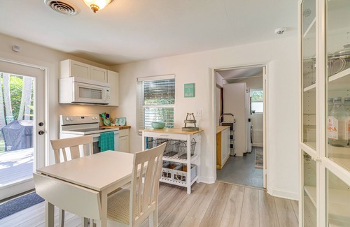 Vero Beach Casa | 5 Mi to Vero Beach: Vintage Home w/ Sauna & Grill!