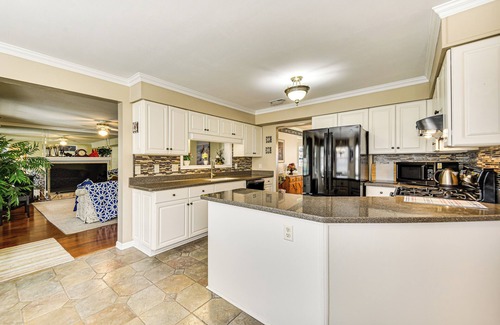 Virginia Beach Casa | 5 Mi to Virginia Beach: Charming Family Home!