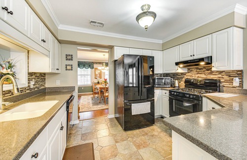 Virginia Beach Casa | 5 Mi to Virginia Beach: Charming Family Home!