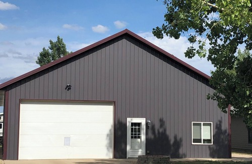 Pierre Casa | .5 mile to Lake Oahe boat access, 15 min from Pierre SD, wifi, oversized garage