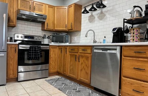 Dale Casa | 5 Miles from Holiday World sleeps 11+ —Family Escape