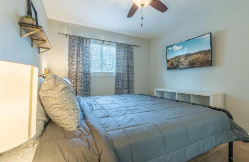 West San Antonio Casa | 5 miles to Lackland AFB Cozy Casa with King Bed