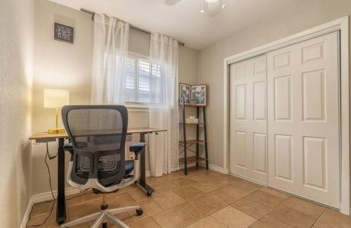 West San Antonio Casa | 5 miles to Lackland AFB Cozy Casa with King Bed