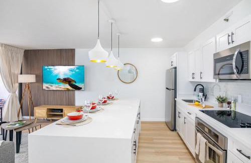 Waikiki Apartamento | 5 min Beach Walk, Upscale with Parking, No Resort Fee