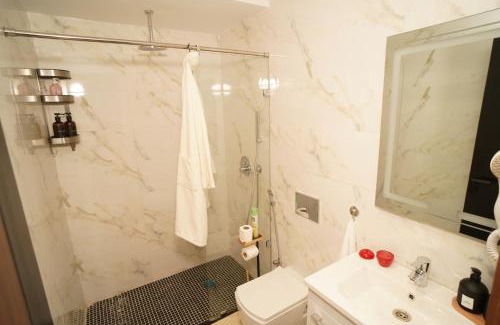 Quartier Des Mimosas Apartamento | 5 min drive from Train Station with Parking, Air Conditioning & IPTV -Ideal for CAN 2025