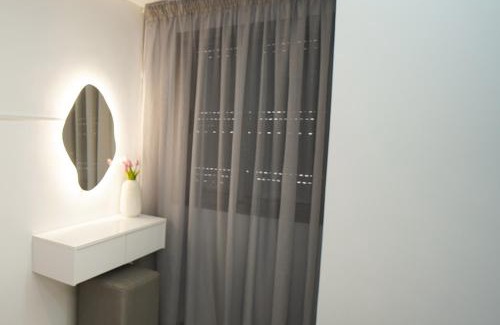 Quartier Des Mimosas Apartamento | 5 min drive from Train Station with Parking, Air Conditioning & IPTV -Ideal for CAN 2025
