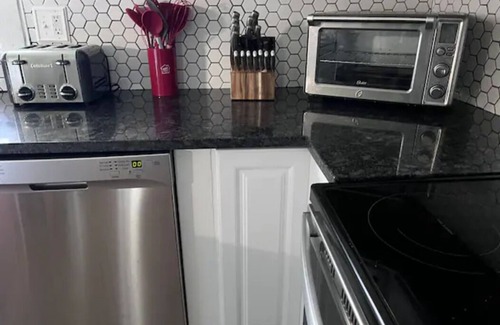 Near Northside Casa | 5 min drive to Downtown, 10 min walk to Bottleworks District & Mass Ave