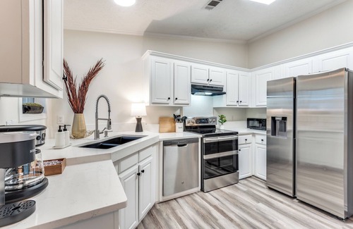 McKinney Cabaña | 5 min. stroll to Downtown Mckinney! Family & Pet Friendly Cottage