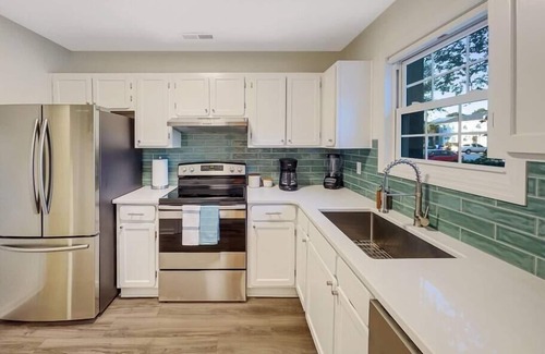 Old Village Casa | 5 Min to Beach — King Beds