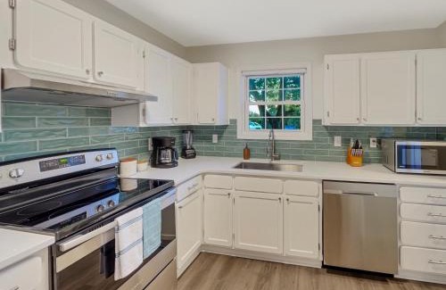 Old Village Casa | 5 Min to Beach—King Beds