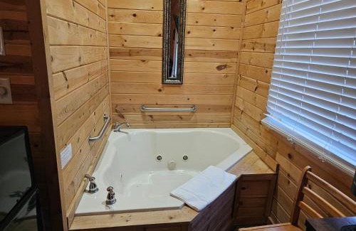 Eureka Springs Apartamento | 5 Min To Beaver Lake King Bed Fire Pit Jetted Tub #5