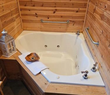 Eureka Springs Apartamento | 5 Min To Beaver Lake King Bed Fire Pit Jetted Tub #4