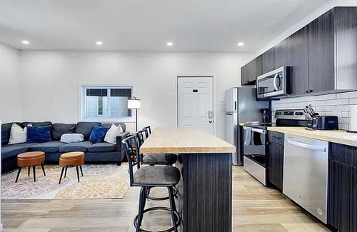 Woodburn Casa | 5 Min to Campus and Downtown Morgantown, River View, 3B 2B