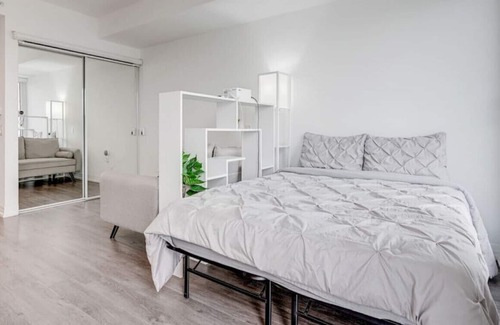 Garden District Condominio | 🌟5 min to DT🌟 Stylish JOGOMI Studio/Movie theatre📽