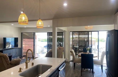 Discovery Bay Casa | 5 Min to Fast Waters! Waterfront Oasis awaits you!