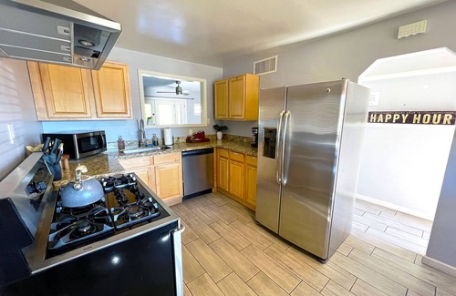 Cavalier Vista Casa | 5 min to Old Town, HEATED Pool, Master Suite, Shuffleboard and Mini Golf!