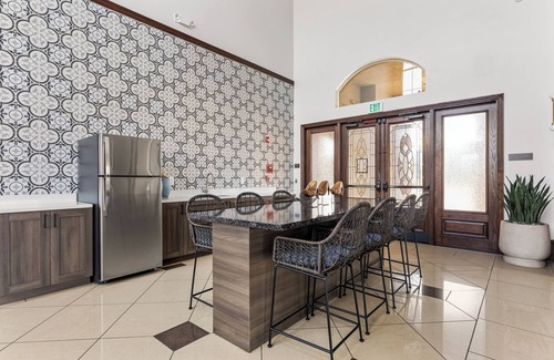 Valencia Apartamento | 5 min to Six Flags Magic Mountain / Cozy 1BD Apartment /Community amenities