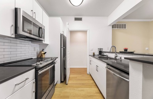 Valencia Apartamento | 5 min to Six Flags Magic Mountain / Cozy 1BD Apartment /Community amenities