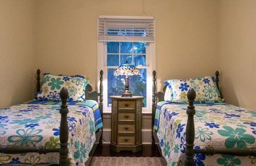 South Palm Park Neighborhood Association Cabaña | 5 min to the beach!