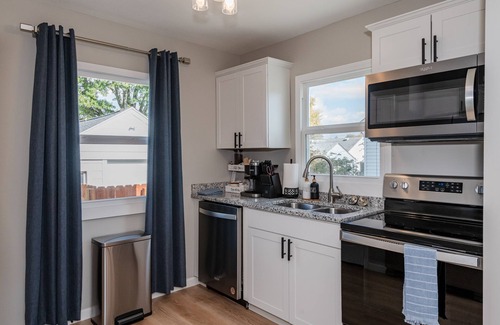 Dayton Casa | 5 Min to UD | Fire Pit | Fenced Yard