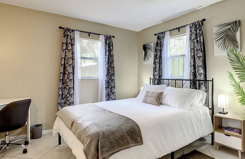 Gillespie Park Apartamento | 5 minutos a pie del centro, Ultra Wi-Fi, camas cómodas y cocina completa!