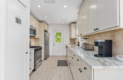 Singer Island Villa | 5 min Walk to Beach ~ Pool ~ Beach Chairs