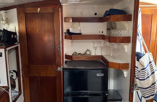 North Carolina Coast Alquiler De Eote | 5 min walk to beach! Perfect for Families!!Cheoy Lee Sailboat stay!Dog friendly!