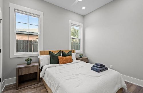 Wilmington Beach Apartamento | 5 min walk to Beach Roof Patio Office Garage BBQ