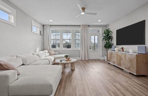 Wilmington Beach Apartamento | 5 min walk to Beach Roof Patio Office Garage BBQ