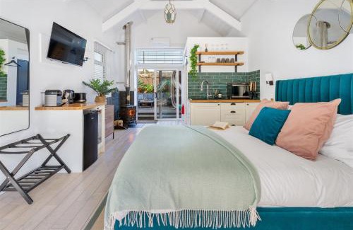 Maenporth Casa | 5 min walk to beach with parking and private sauna