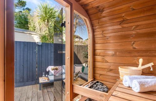 Maenporth Casa | 5 min walk to beach with parking and private sauna