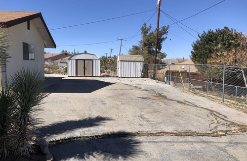 Joshua Tree Casa | 5 Min Walk to Joshua Tree Village w/RV Parking& 15 Min Drive West Park Entrance