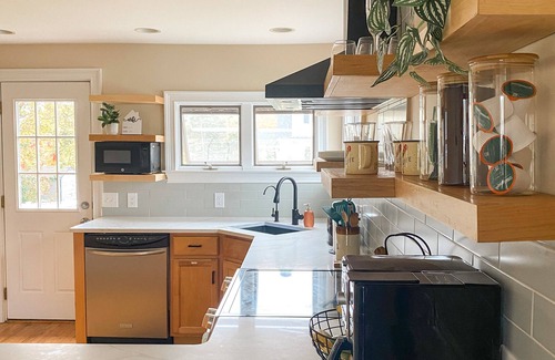 New Fairfield Casa | 5 min walk to private beach