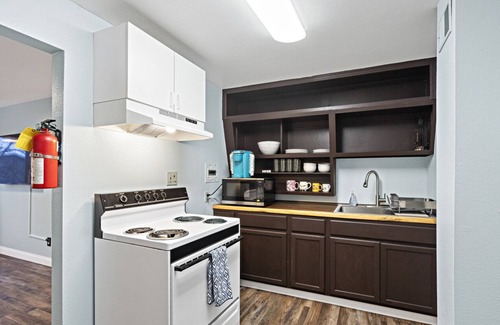 North Star Apartamento | 5 Min walk to restaurants/cafes, 8 min drive to airport, 10 min walk to trails.