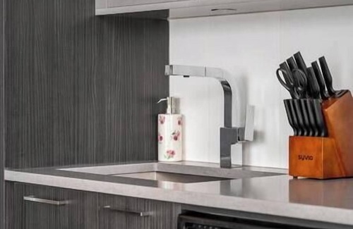 Victoria Park Apartamento | 5 min walk to Stampede | 2BR |AC |Near Frt Calgary