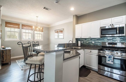 Biloxi Villa | 5 min walk to the beach!!! In this 945 sq feet 1bed, 1bed Condo!!!