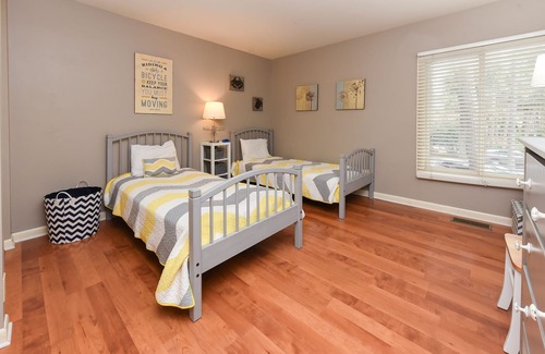 Sea Pines Casa | 5 min walk to beach club, Sleeps 8, Pool!
