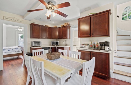 Ocean Park Casa | 5 Min Walk to Beach, Huge Deck, Ocean View, Beach Gear - Perfect Family Escape!