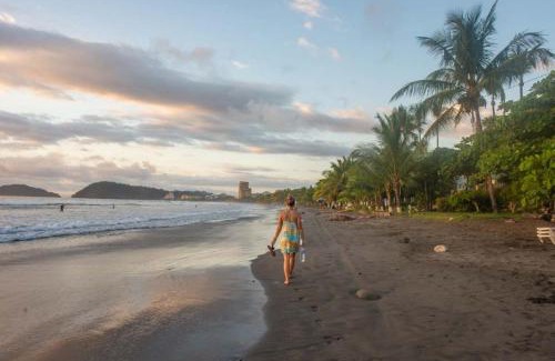 Barrio Santa Lucía Apartamento | . 5 min Walking Beach Jaco Apartment