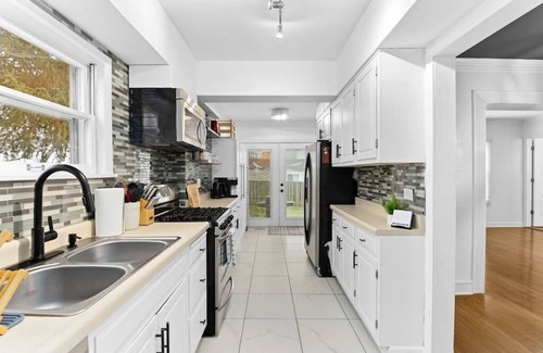 Peoria Casa | 5 mins from OSF/Carle Health