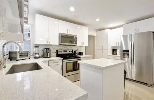 Boynton Beach Apartamento | 5 Mins from the Beach! Private Pool and Hot Tub, Mini-Golf & Entertainment