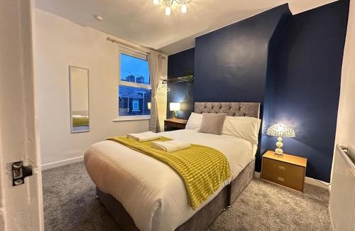 Anfield Casa | 5 Mins to Anfield, 2 Bed, Mosaic Art House