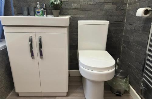 Anfield Casa | 5 Mins to Anfield, 2 Bed, Mosaic Art House