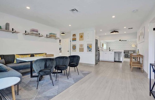 North Andrews Gardens Casa | 5 mins to beach + Brand New Pool and Tiki Hut.